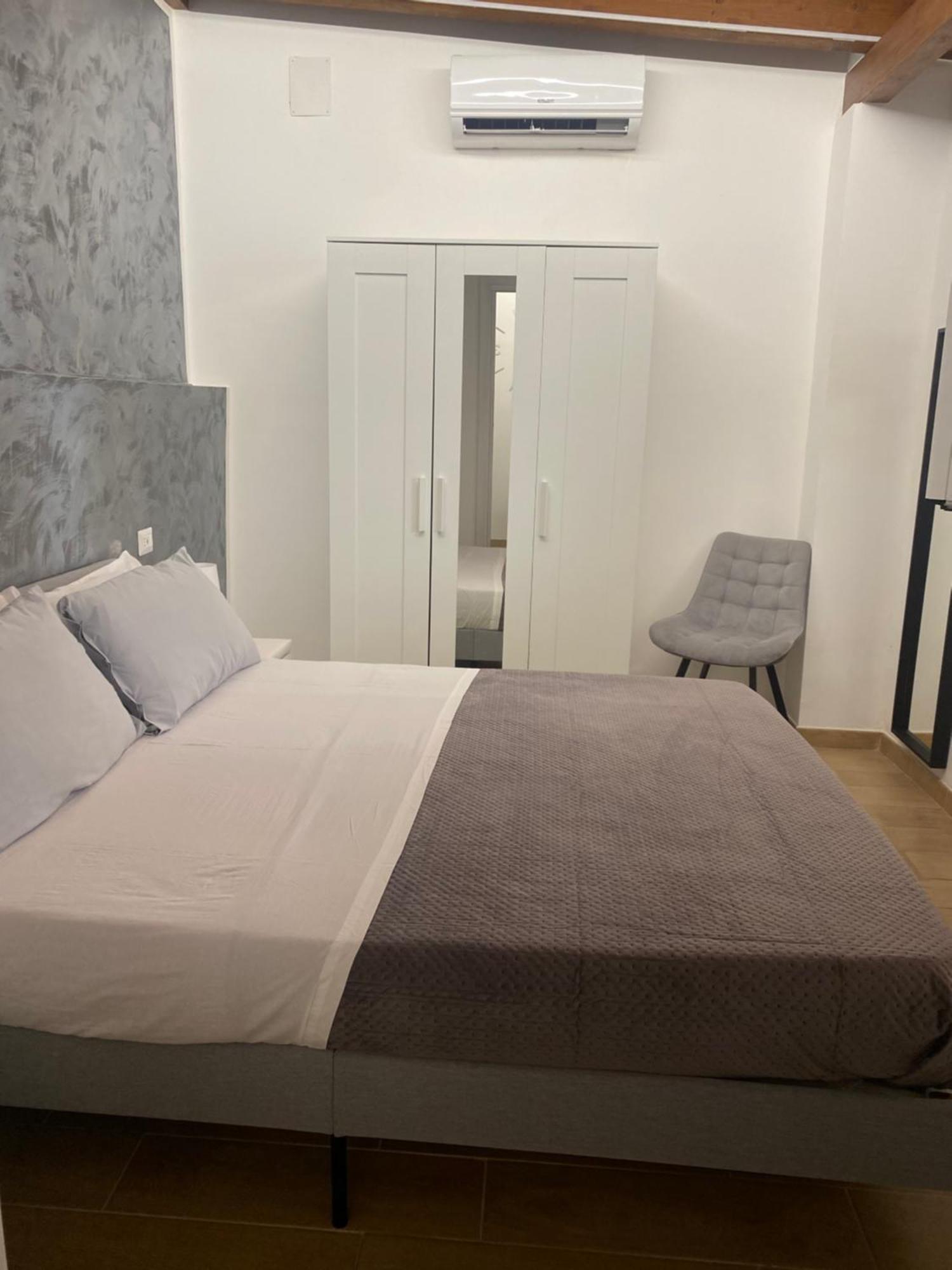 Il Giardino Di Max Apartment Bari Bagian luar foto